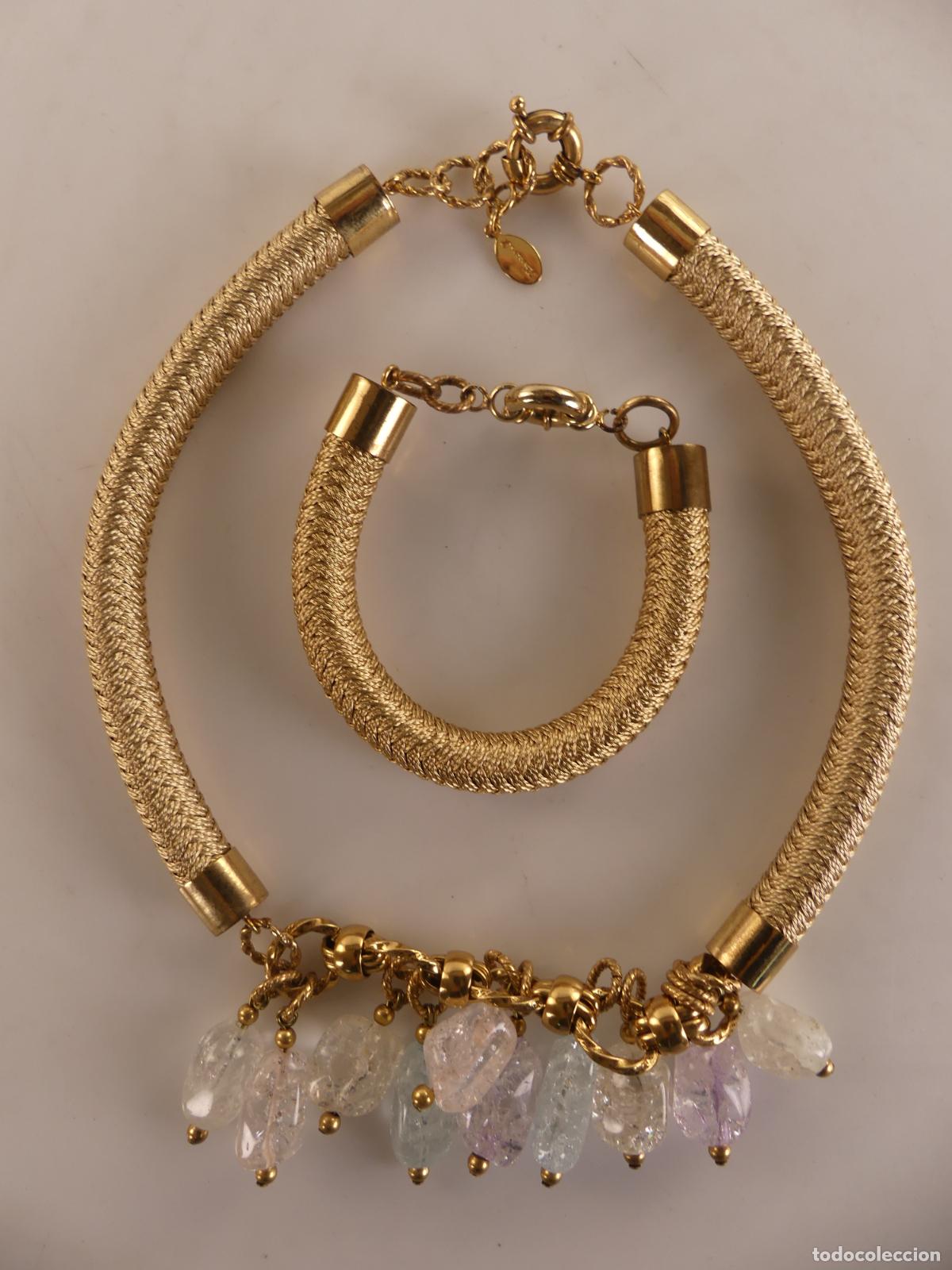 Joaillerie: Collar y Pulsera de Metal Dorado y Lagrimas
