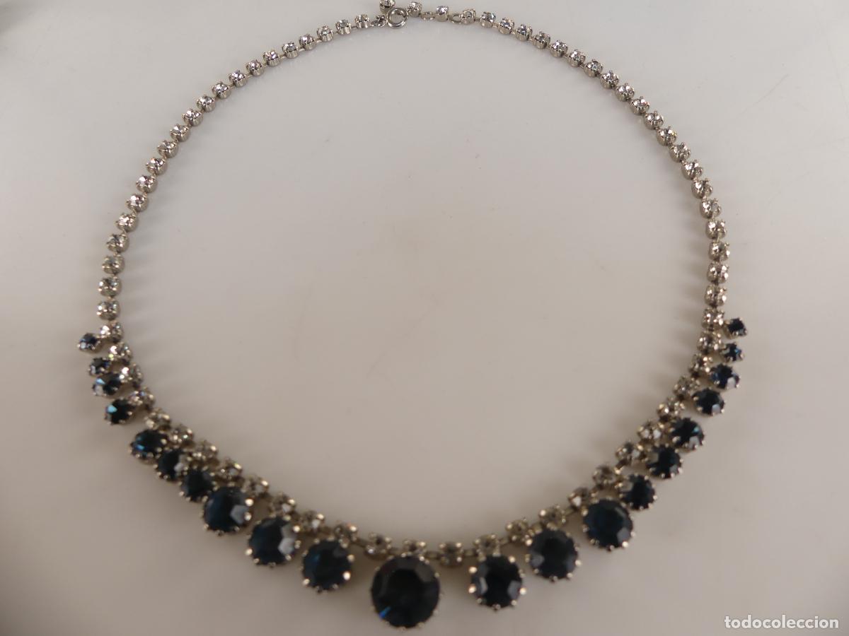 Joaillerie: Collar Adornado con Cristales Blancos y Azules