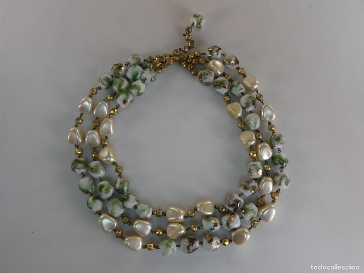 Joaillerie: Collar de Cuentas Blancas y Azules