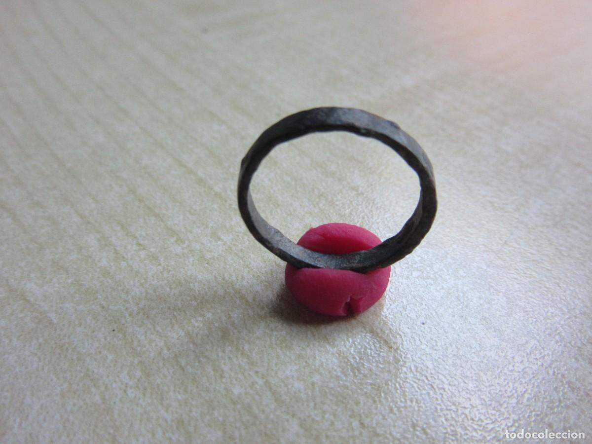 Joyeria: Antiguo anillo de bronce Di&aacute;metro 1,5 cm - Foto 1