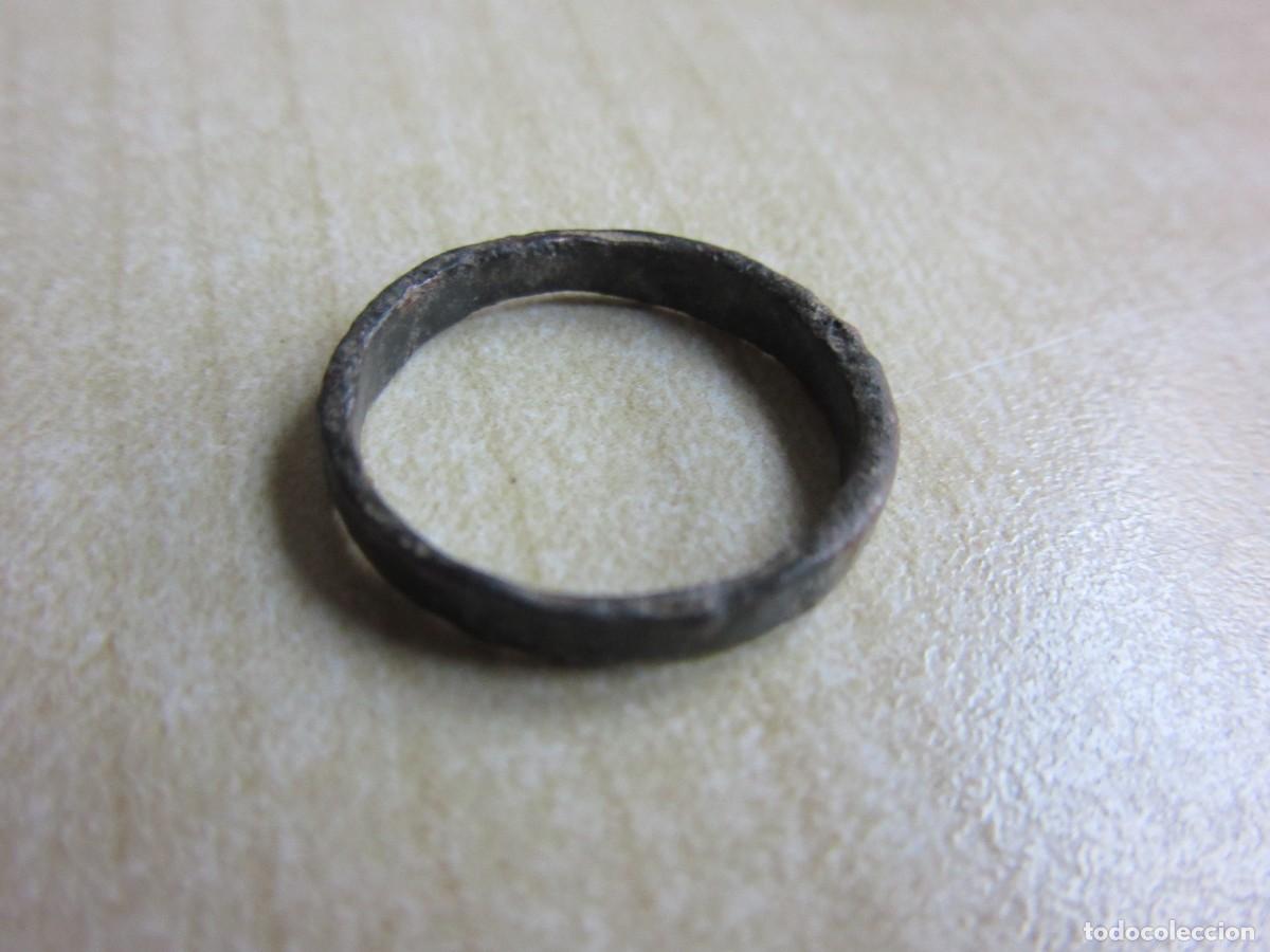 Joyeria: Antiguo anillo de bronce Di&aacute;metro 1,5 cm - Foto 2