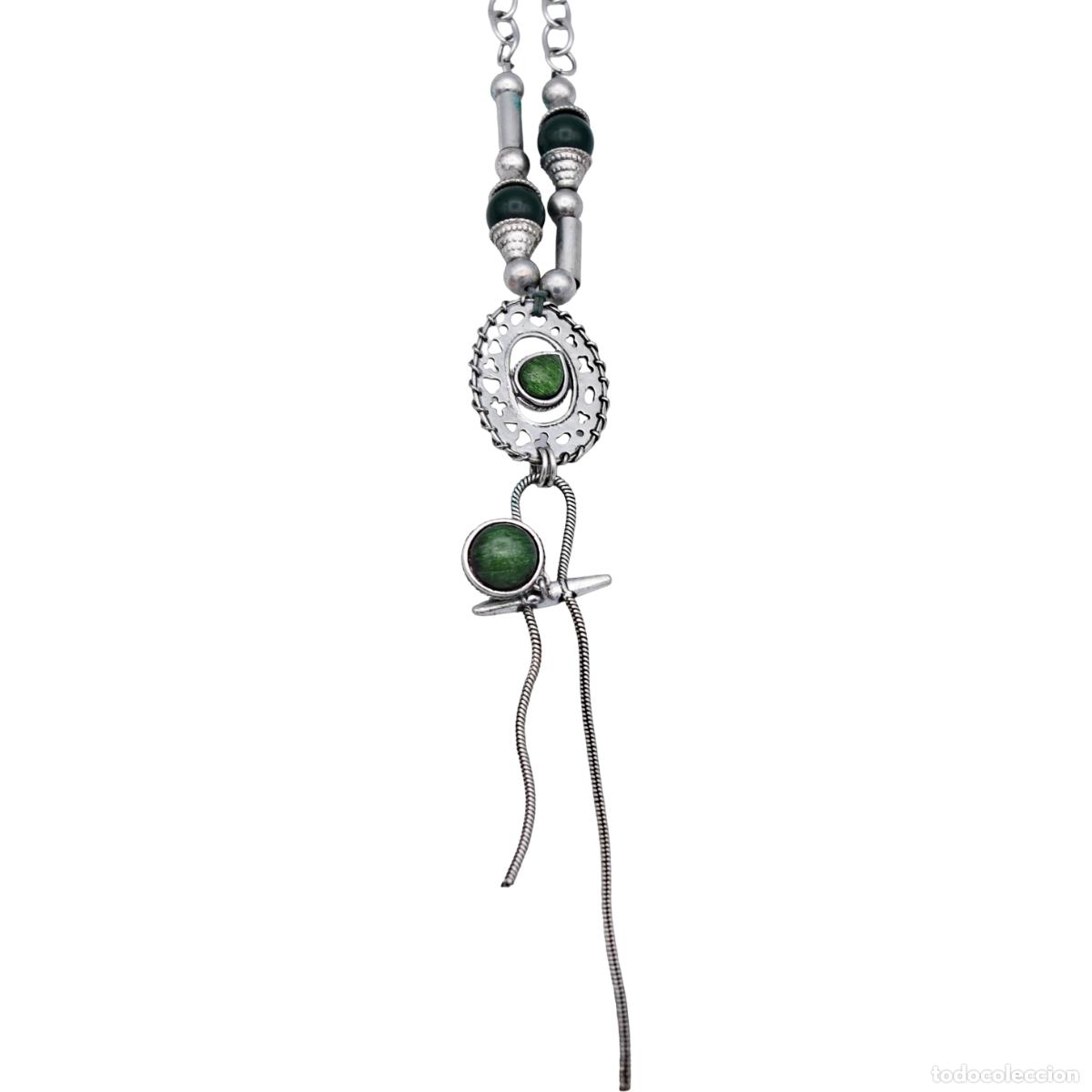 Joyeria: Collar plateado con incrustaciones de piedras verdes - Foto 1
