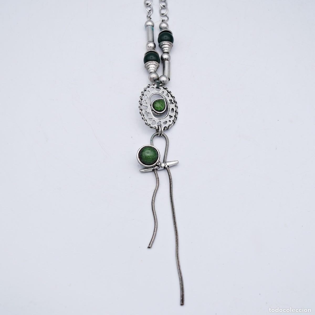 Joyeria: Collar plateado con incrustaciones de piedras verdes - Foto 3