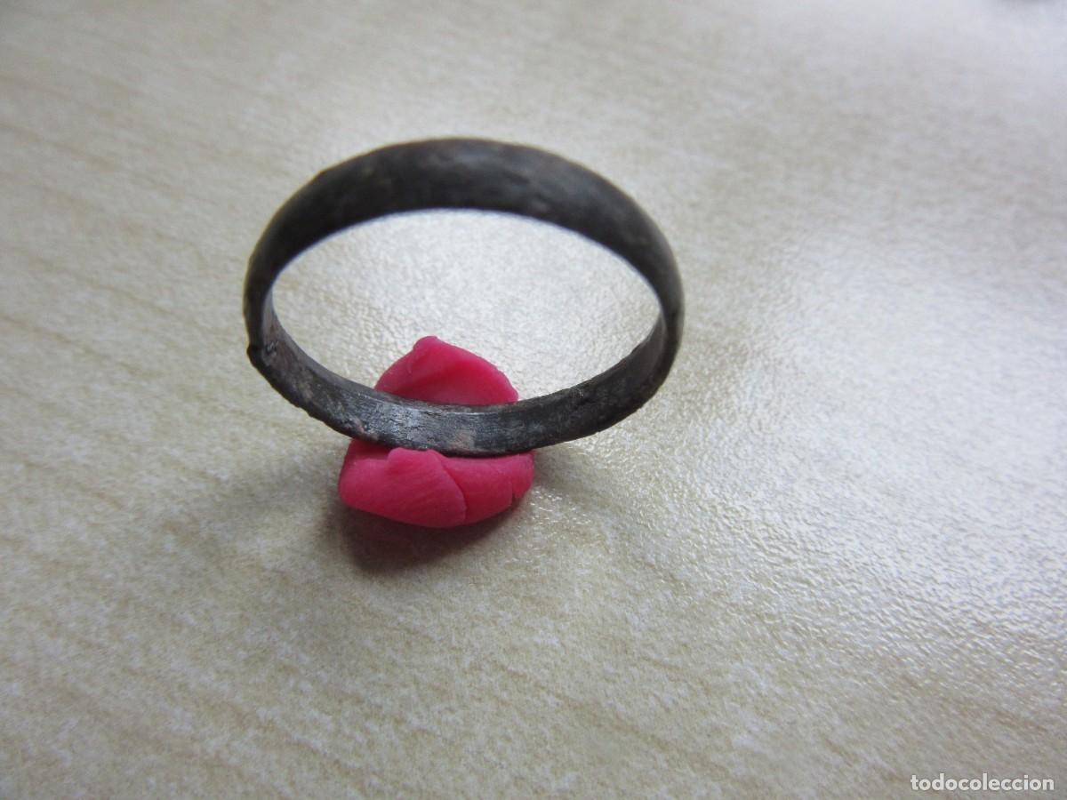 Joyeria: Antiguo anillo de bronce Di&aacute;metro 1,7 cm - Foto 1