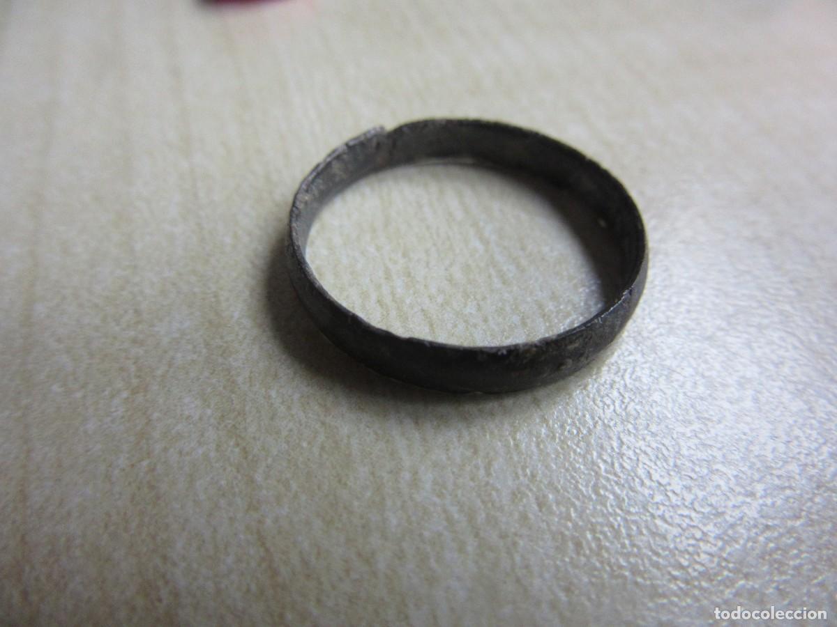 Joyeria: Antiguo anillo de bronce Di&aacute;metro 1,7 cm - Foto 2