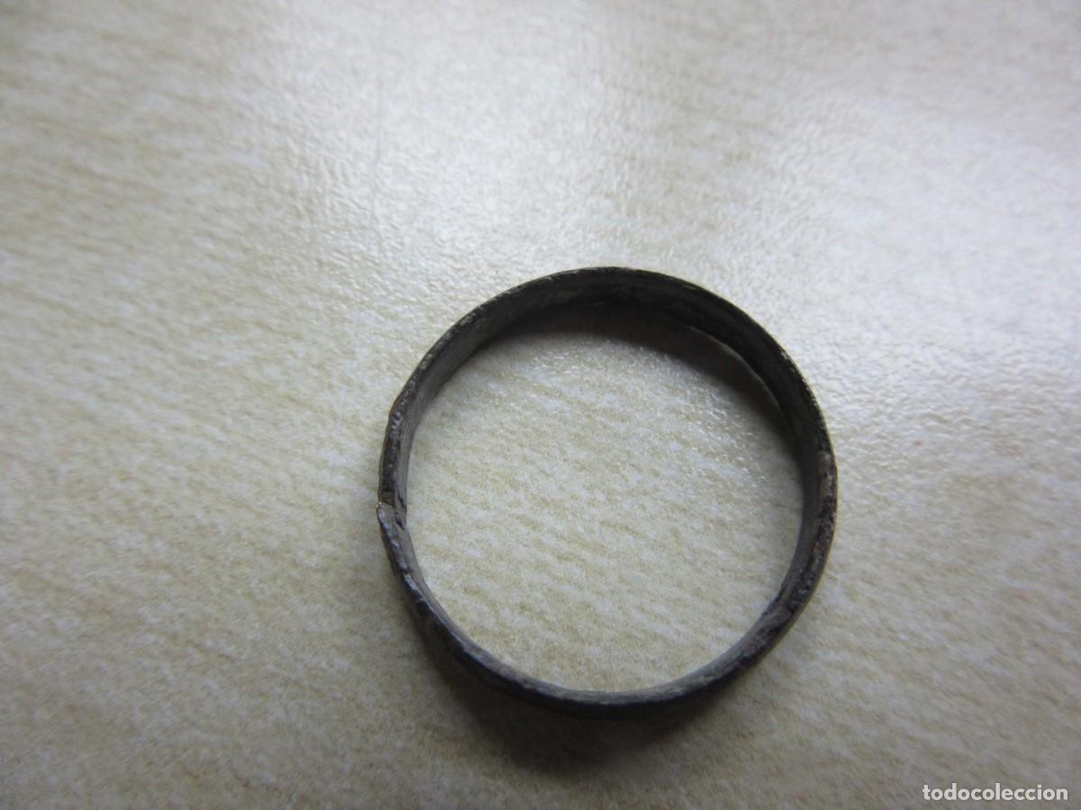 Joyeria: Antiguo anillo de bronce Di&aacute;metro 1,7 cm - Foto 3