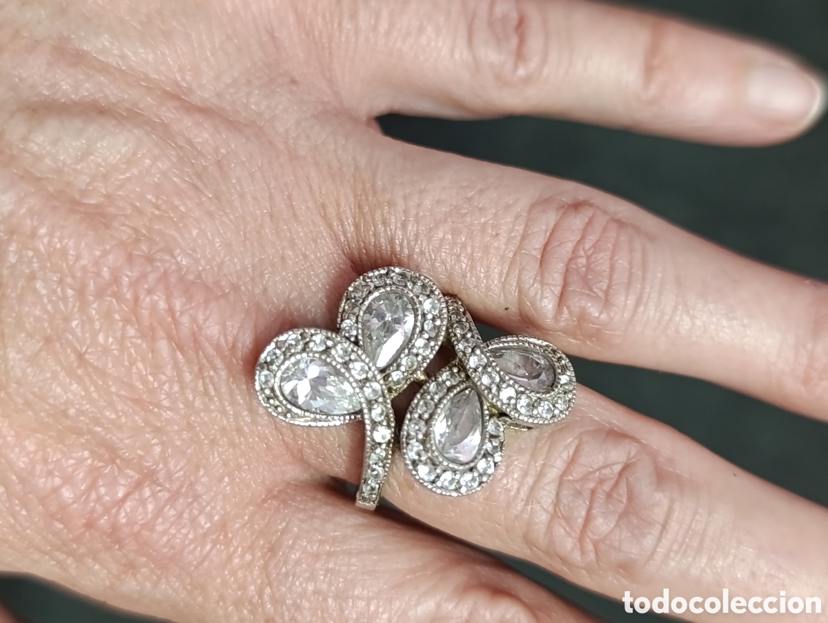 Joyeria: SORTIJA O ANILLO DE PLATA CON PRECIOSO DIBUJO ORGANICO CON CRISTALES CIRCONITAS TALLADOS..