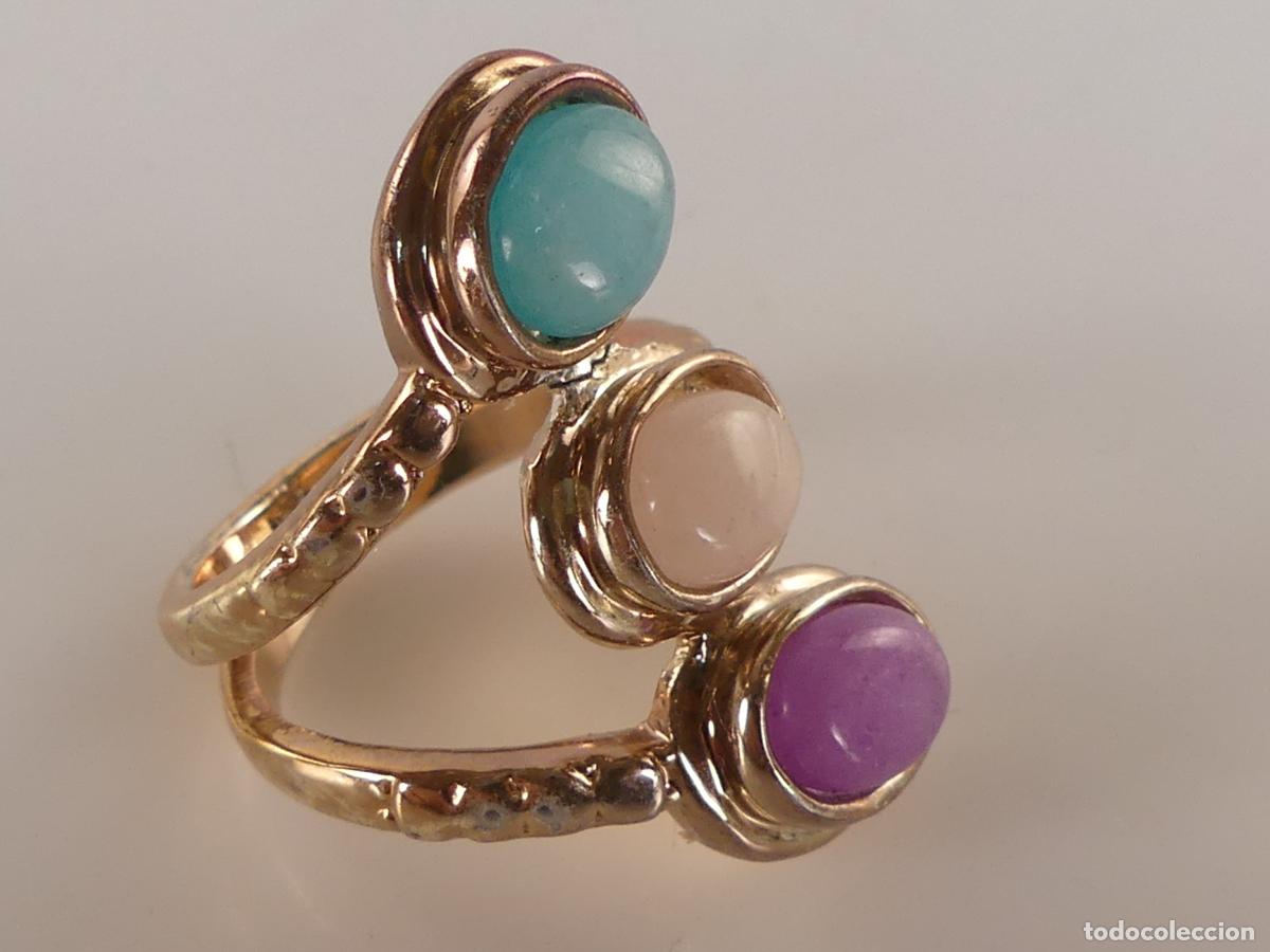 Joyeria: Anillo de Metal Dorado Tres Piedras