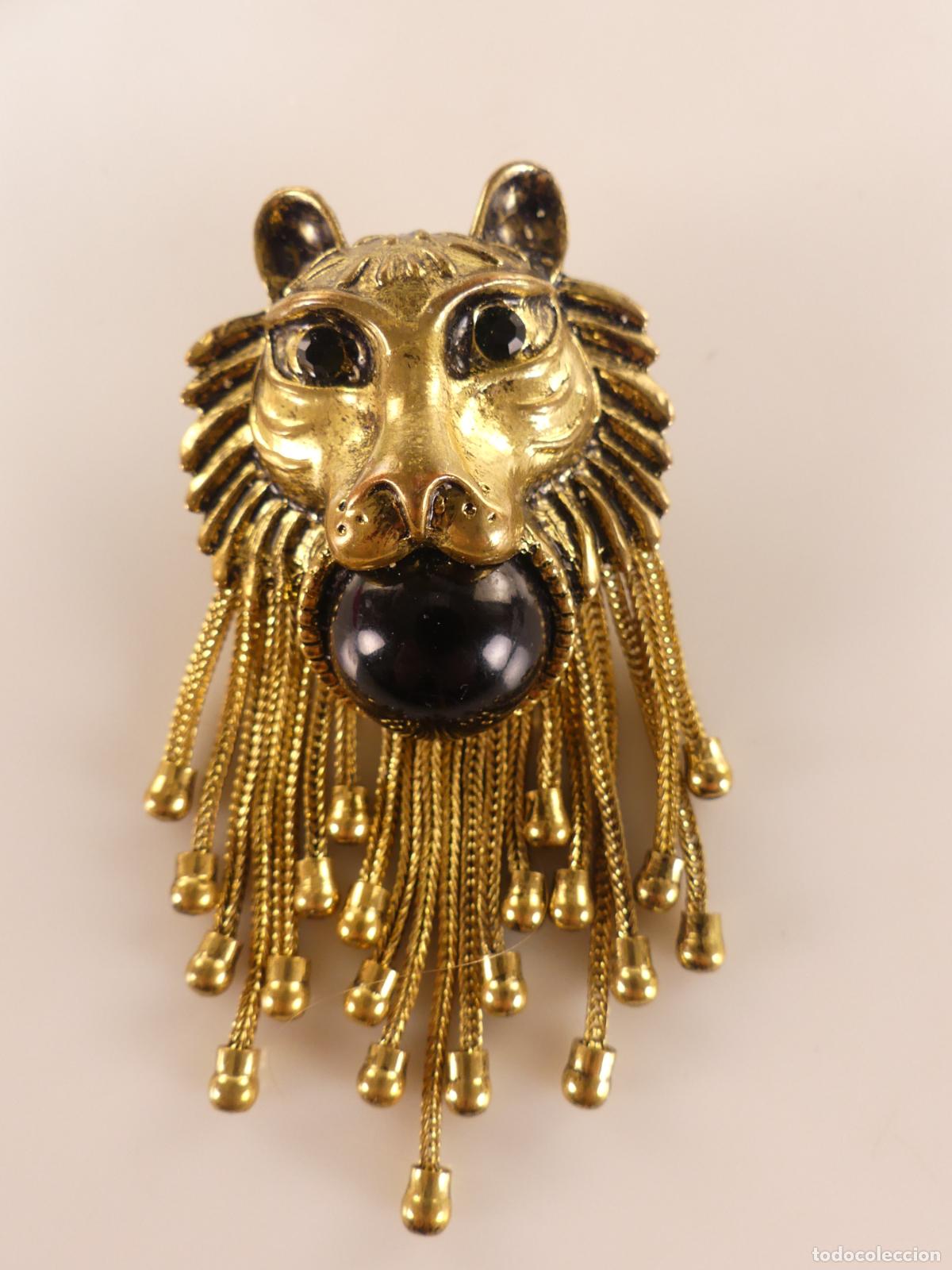 Jewelry: Broche Metal Leon con Cuento Azul