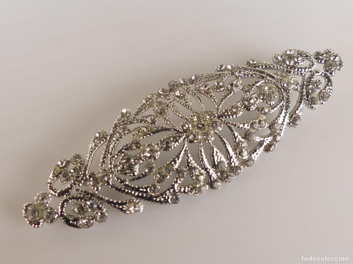 Jewelry: Broche Floral Fino y Elegante