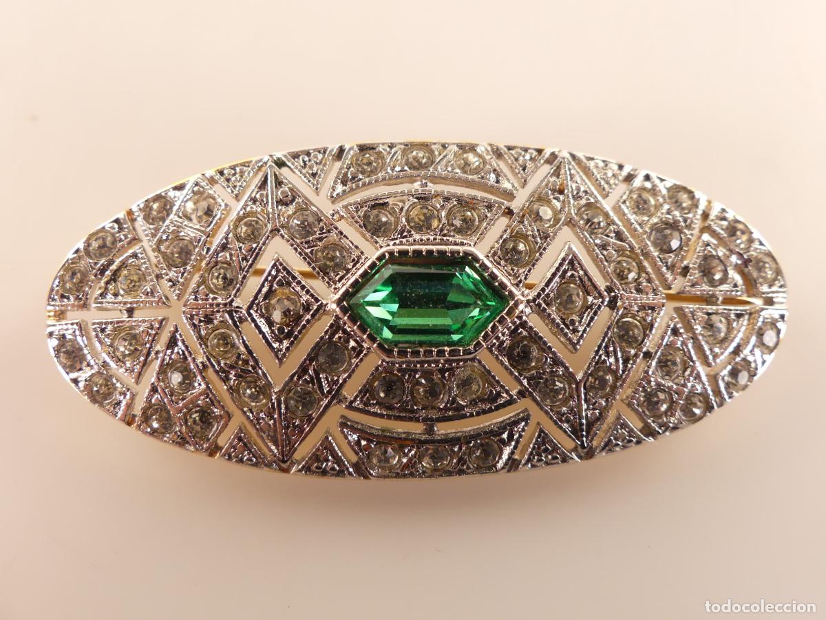 Jewelry: Broche Metal Plateado Elipsa en Color Verde