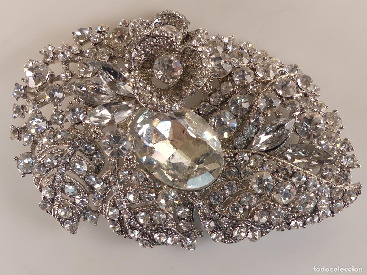 Jewelry: Broche Metal Plateado y Adornos de Cristales