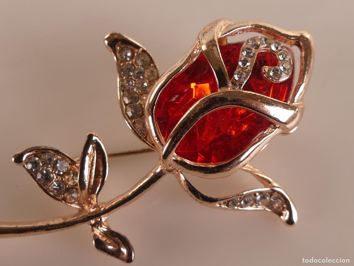 Jewelry: Broche Rosa en Dorado y Color Ambar