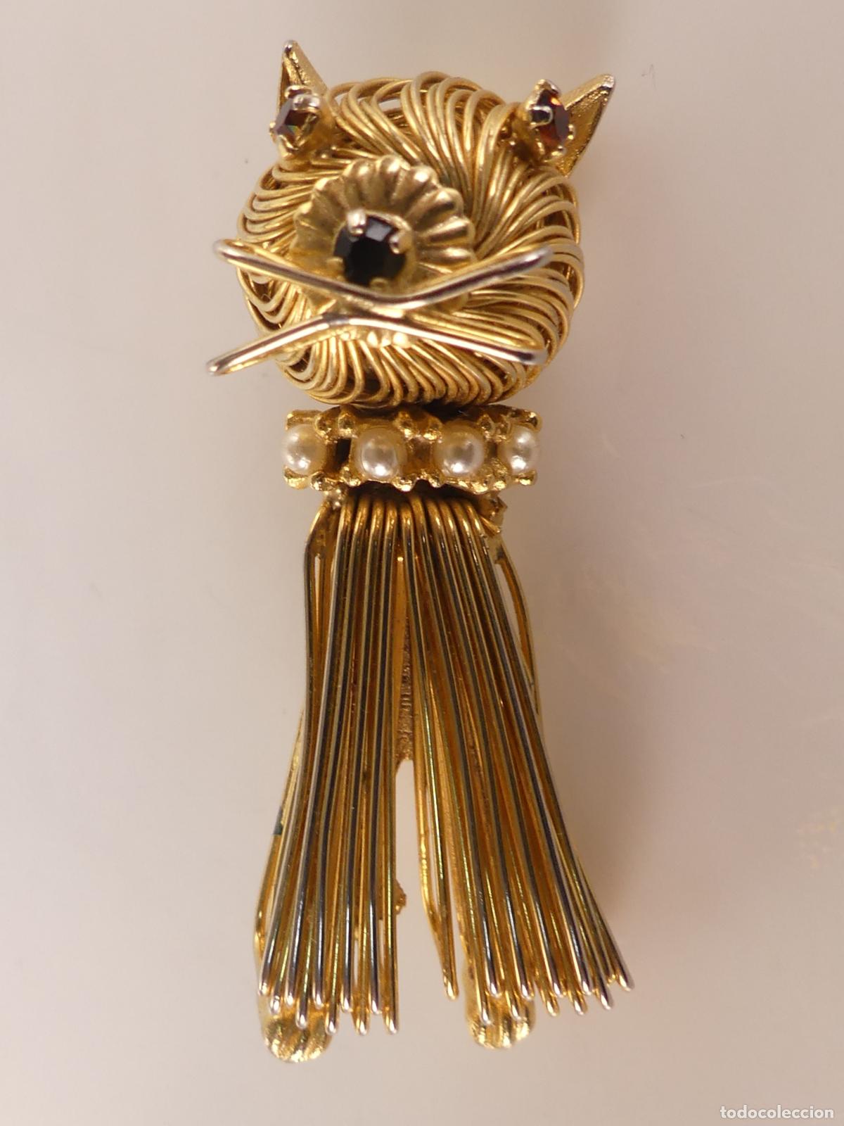 Jewelry: Broche Perro Metal Dorado y Cristalitos