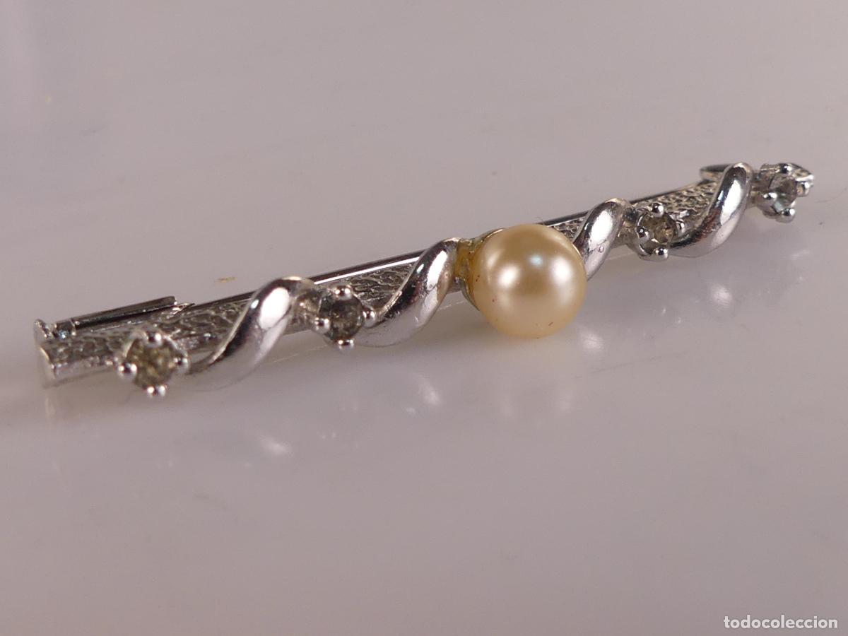 Jewelry: Broche Elegante Metal Plateado Adorno de Perla y Cristales