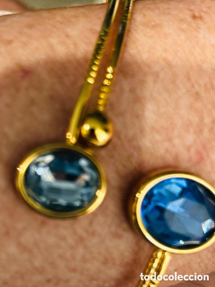 Joyeria: Pulsera dorada rematada con dos piedras azules - Foto 3