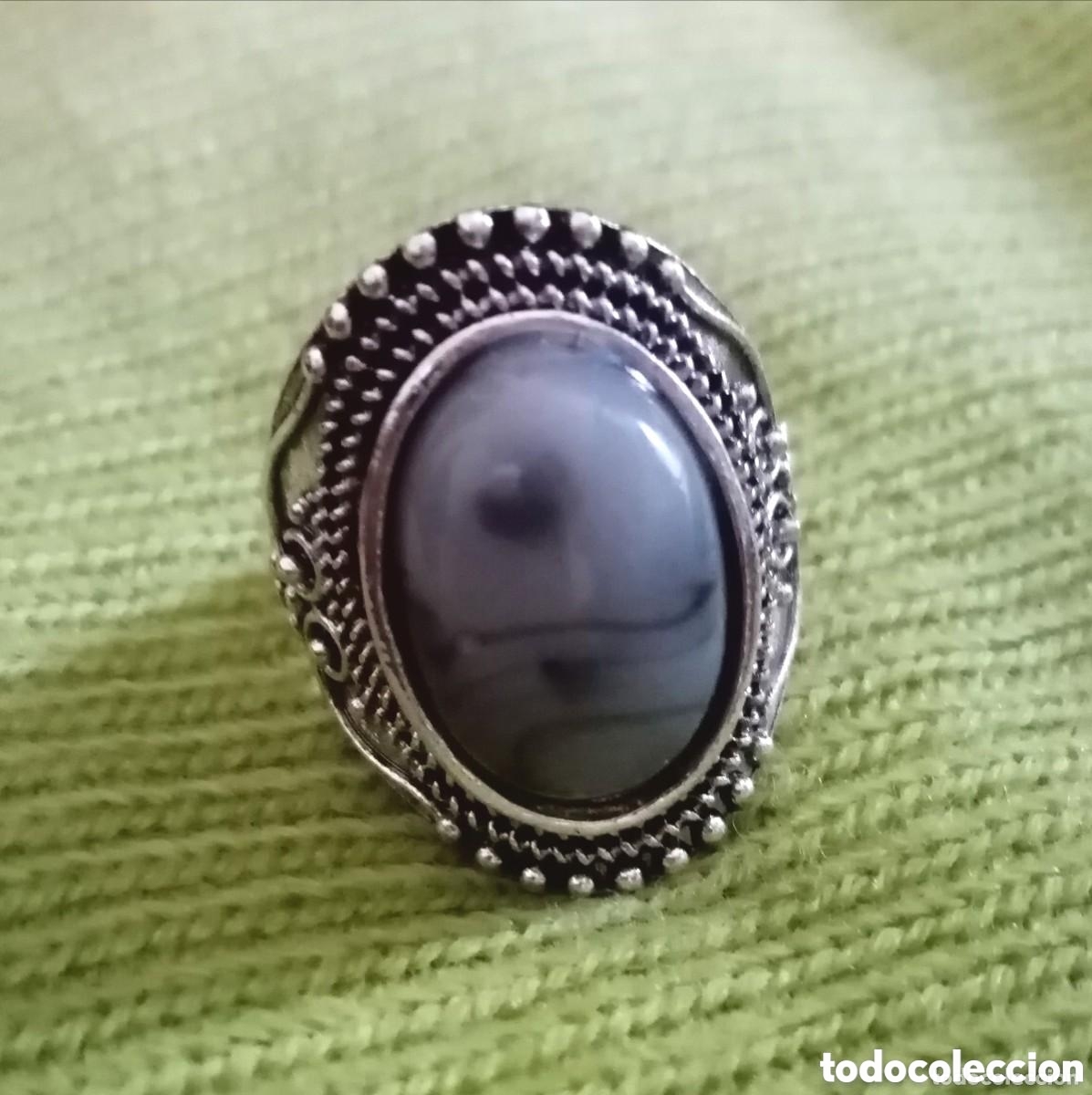 Joyeria: Original anillo color plata vieja con piedra oval central gris. 19mm di&aacute;metro. 2,5cm x 2cm. Precioso