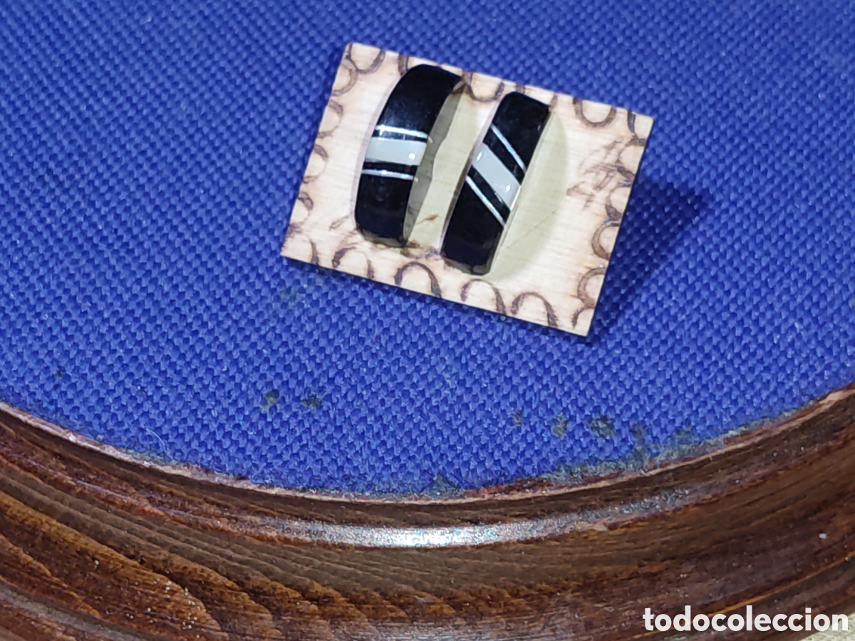 Joyeria: Antiguos pendientes de baquelita con incrustaciones de n&aacute;car y plata.