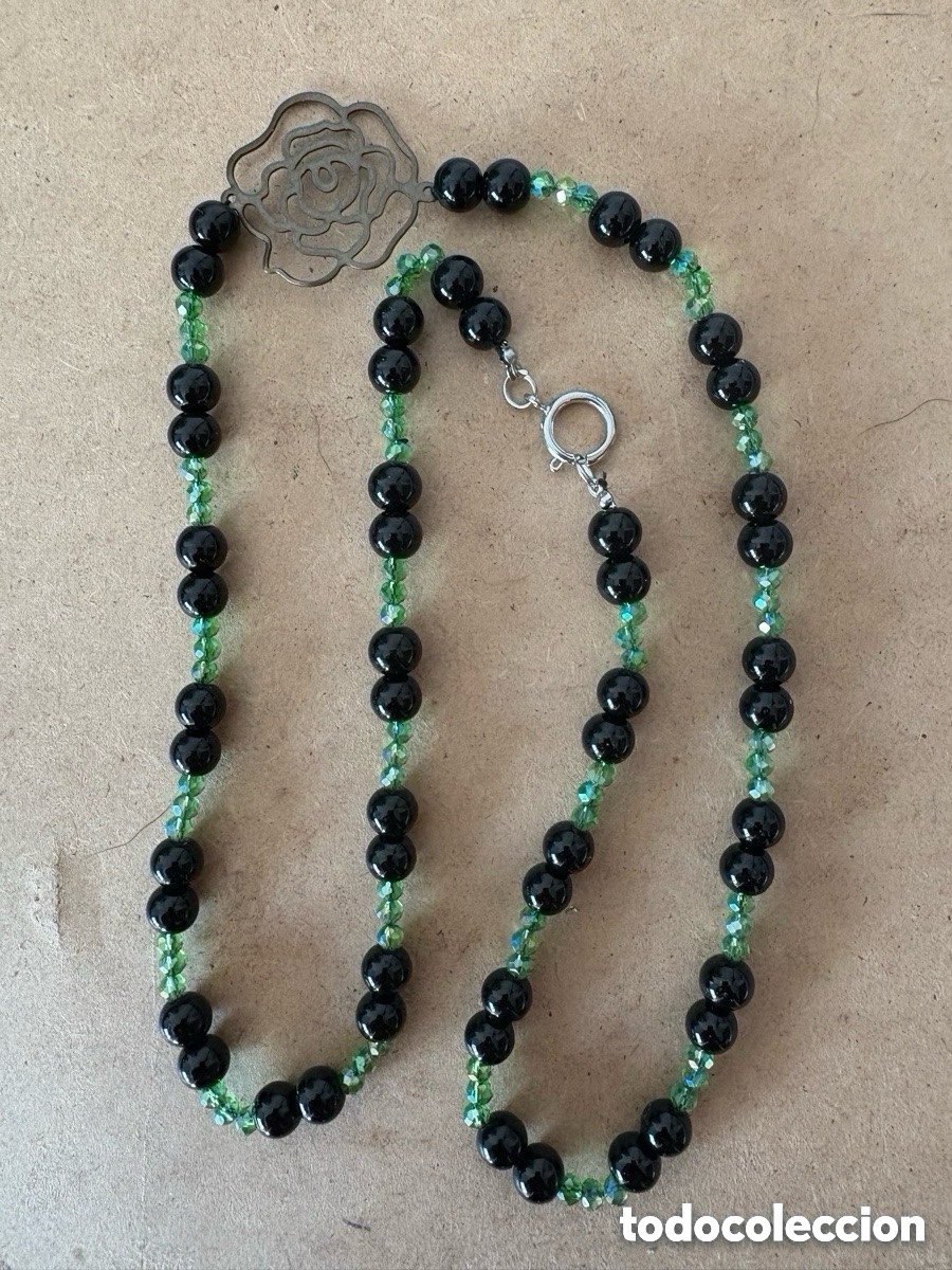 Joaillerie: Collar con Agatas negras, piedras verdes y flor (A15)