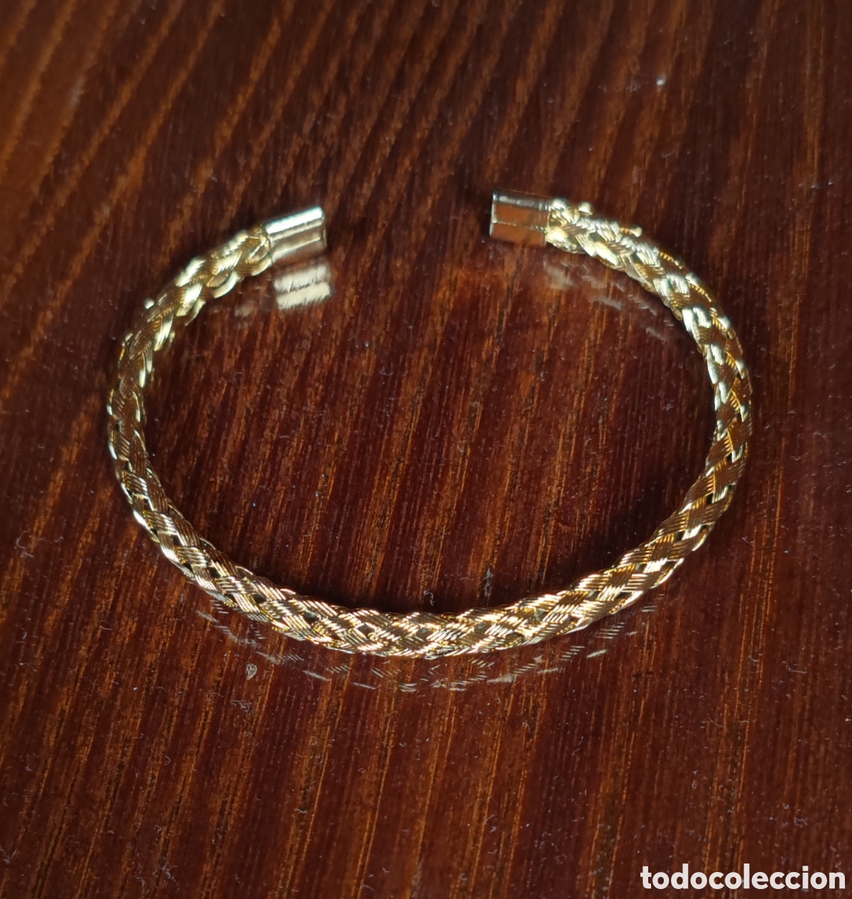 Joyeria: PULSERA DE ACERO INOXIDABLE. Color dorado, adaptable a cualquier mu&ntilde;eca. Nueva sin usar.