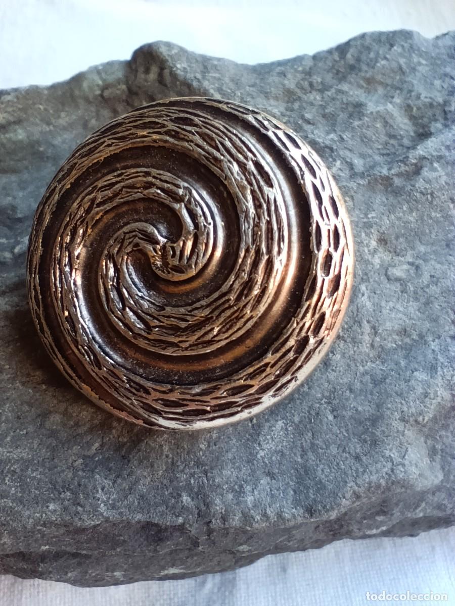 Joyeria: Pasador / Anillo para Pa&ntilde;uelo Vintage - WEST GERMANY - Dise&ntilde;o Espiral Texturizado - A&ntilde;os 70/80