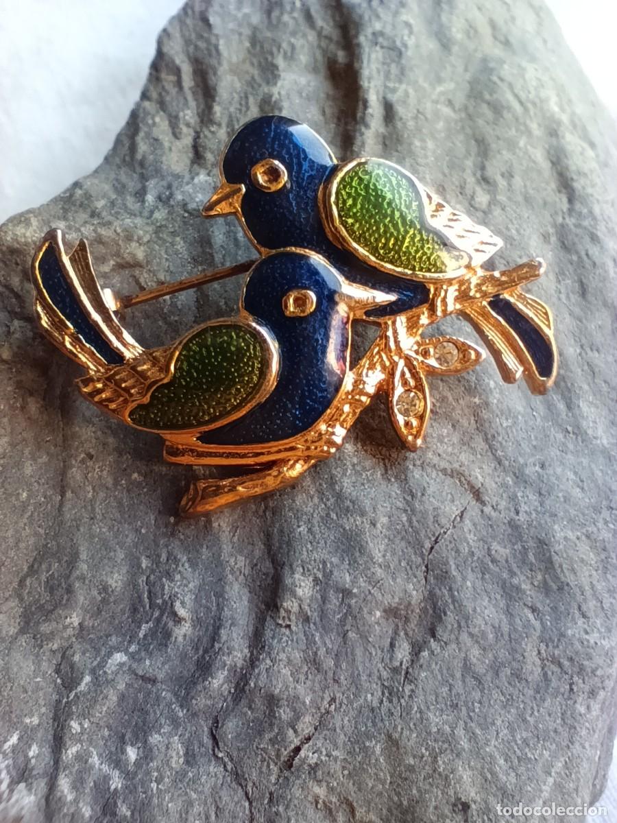Joalharia: Broche Vintage &rdquo;Pareja de Pajaritos&rdquo; - Firmado MCJ - Esmalte Azul, Verde y Strass - A&ntilde;os 80