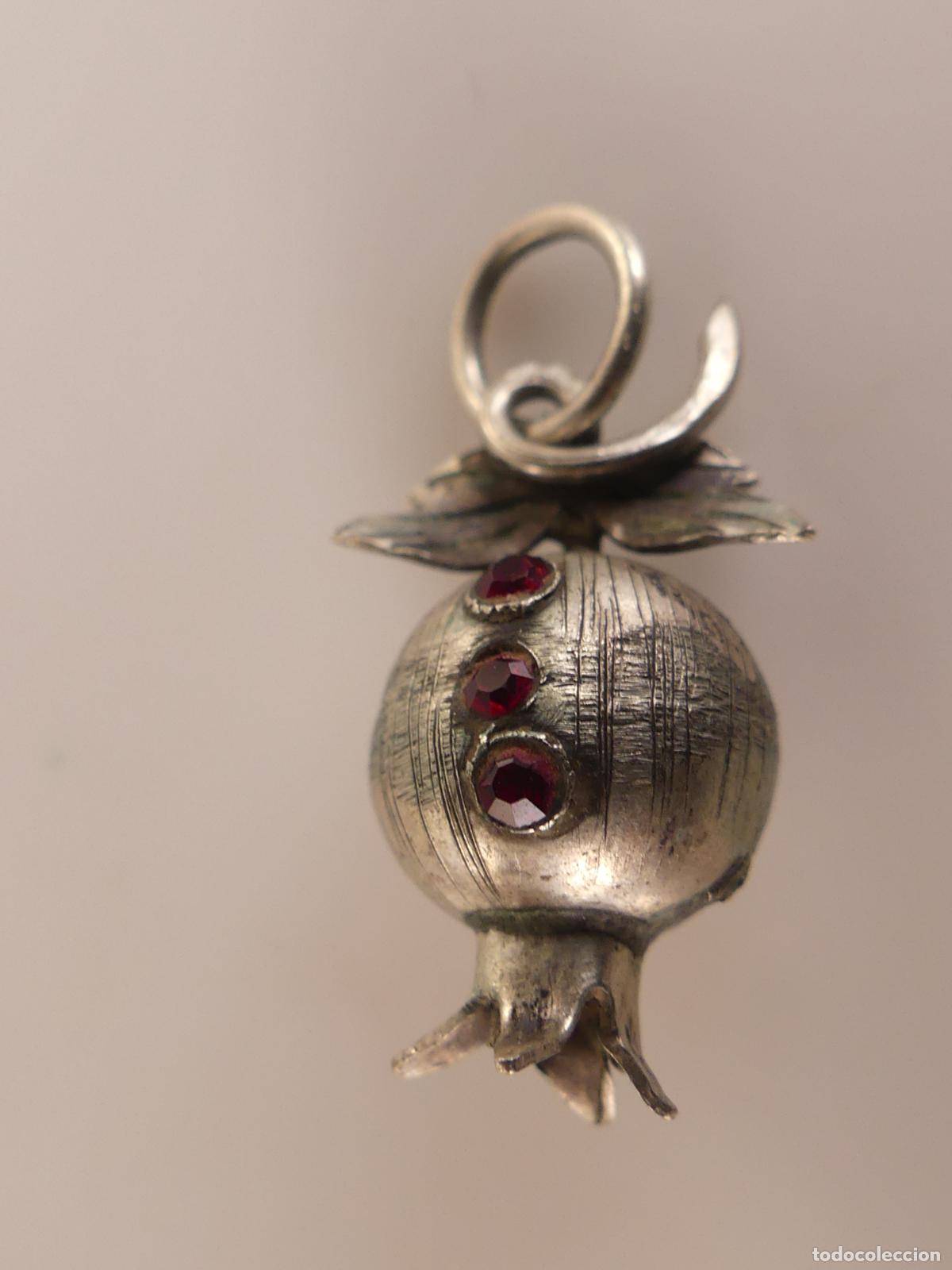 Jewelry: Colgante Metal Plateado y Adornos Morado Nispero