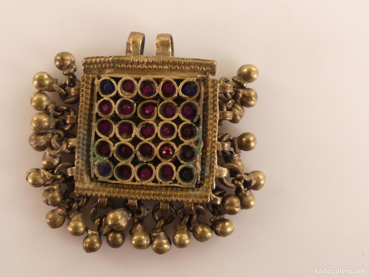 Jewelry: Colgante Metal Dorado y Adornos Morados Estilo Arabe