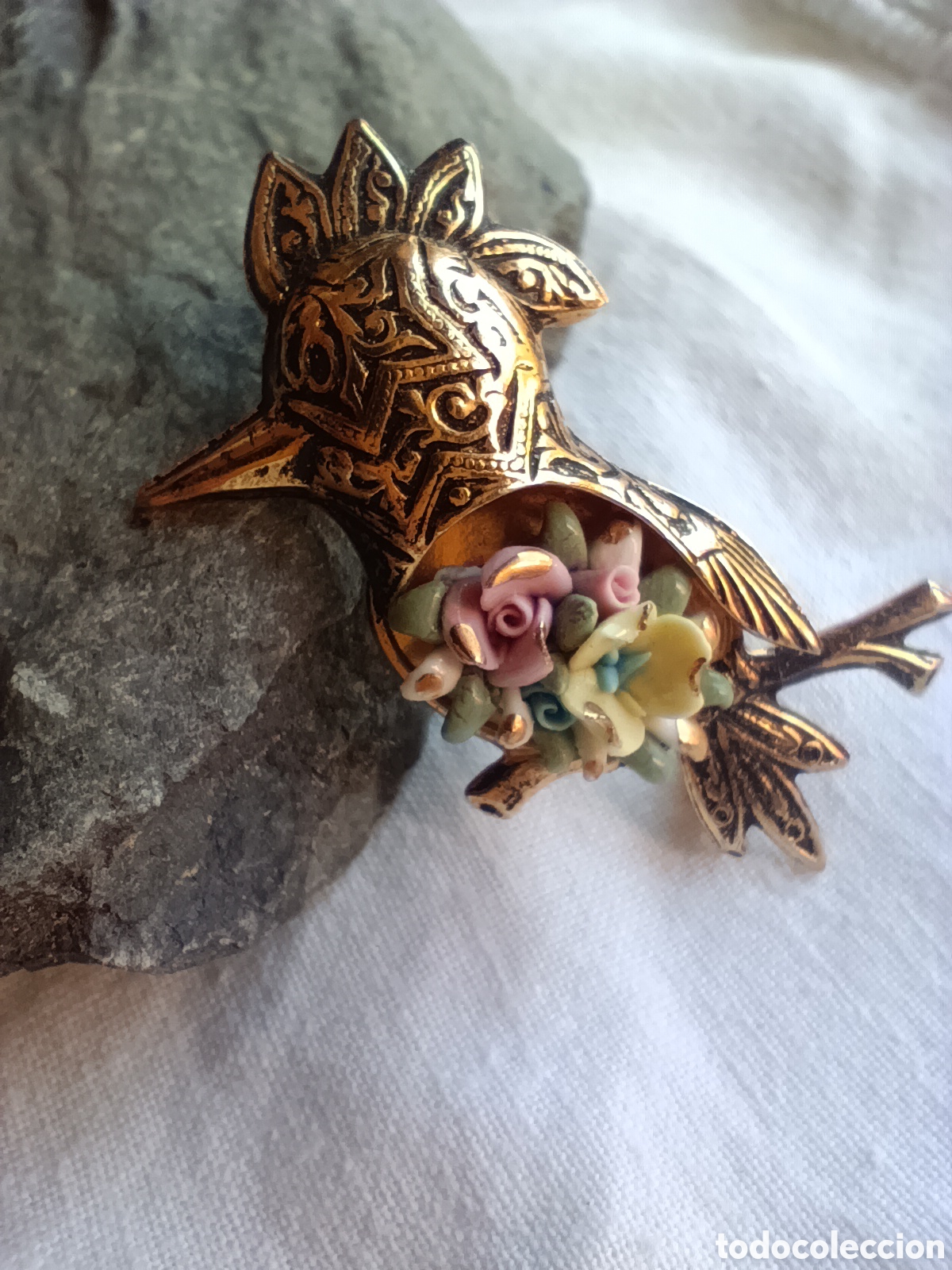 Joyeria: Broche Vintage &rdquo;Merceditas&rdquo; (1991) - Ba&ntilde;o de Oro y Flores de Porcelana Artesanal - Spain