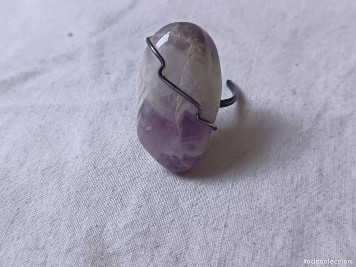 Joyeria: Anillo Abierto con Gema Pulida, gema a identificar