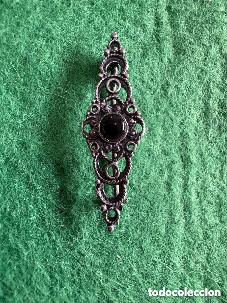 Jewelry: Antiguo broche de plata y azabache (A15)