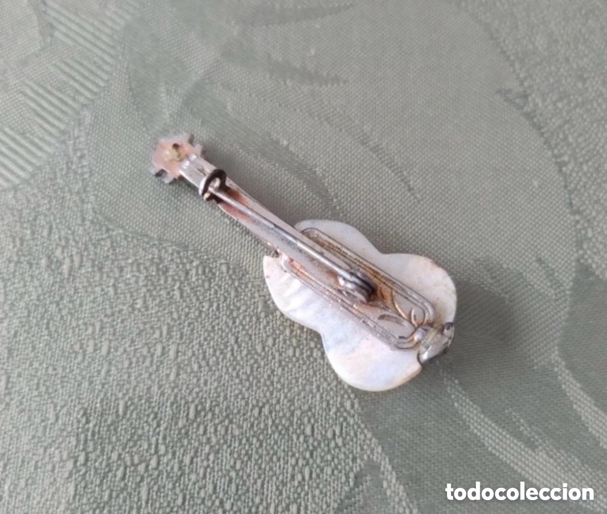 Joyeria: Antiguo broche guitarra en n&aacute;car (A5) - Foto 2