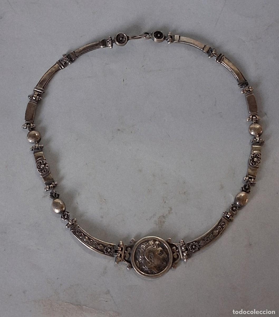 Joyeria: Gargantilla de plata de ley con una medalla de Alejandro Magno