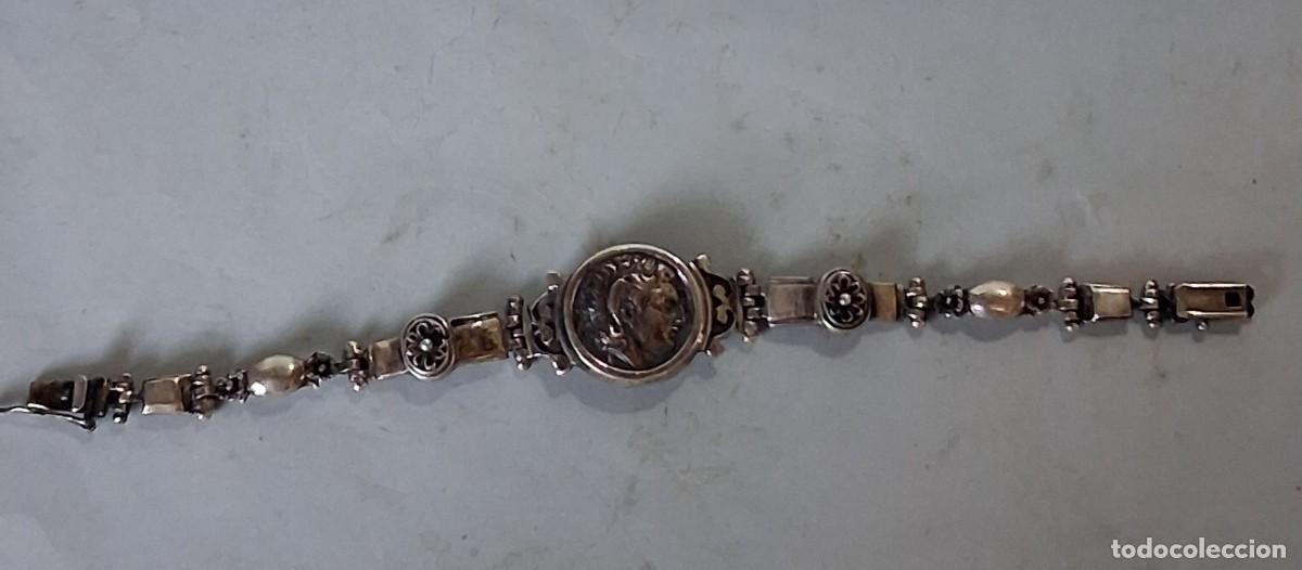 Joyeria: Pulsera de plata antigua articulada con una medallade Alejandro Magno