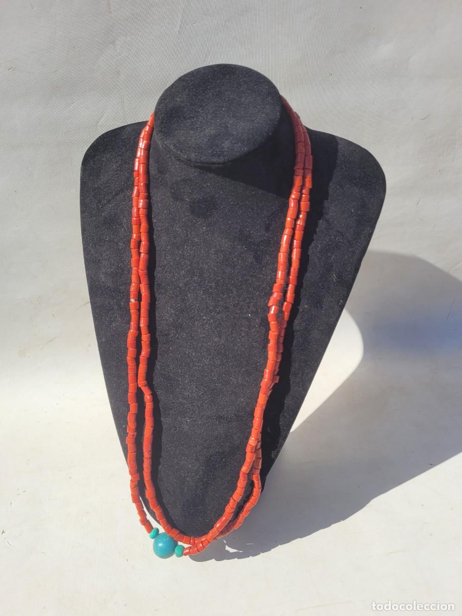 Joaillerie: Collar largo de coral rojo vintage.