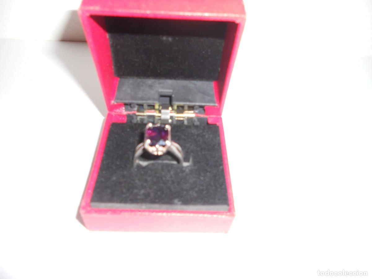 Joyeria: ANTIGUO ANILLO DE PLATA DE LEY CON UNA PIEDRA AMATISTA