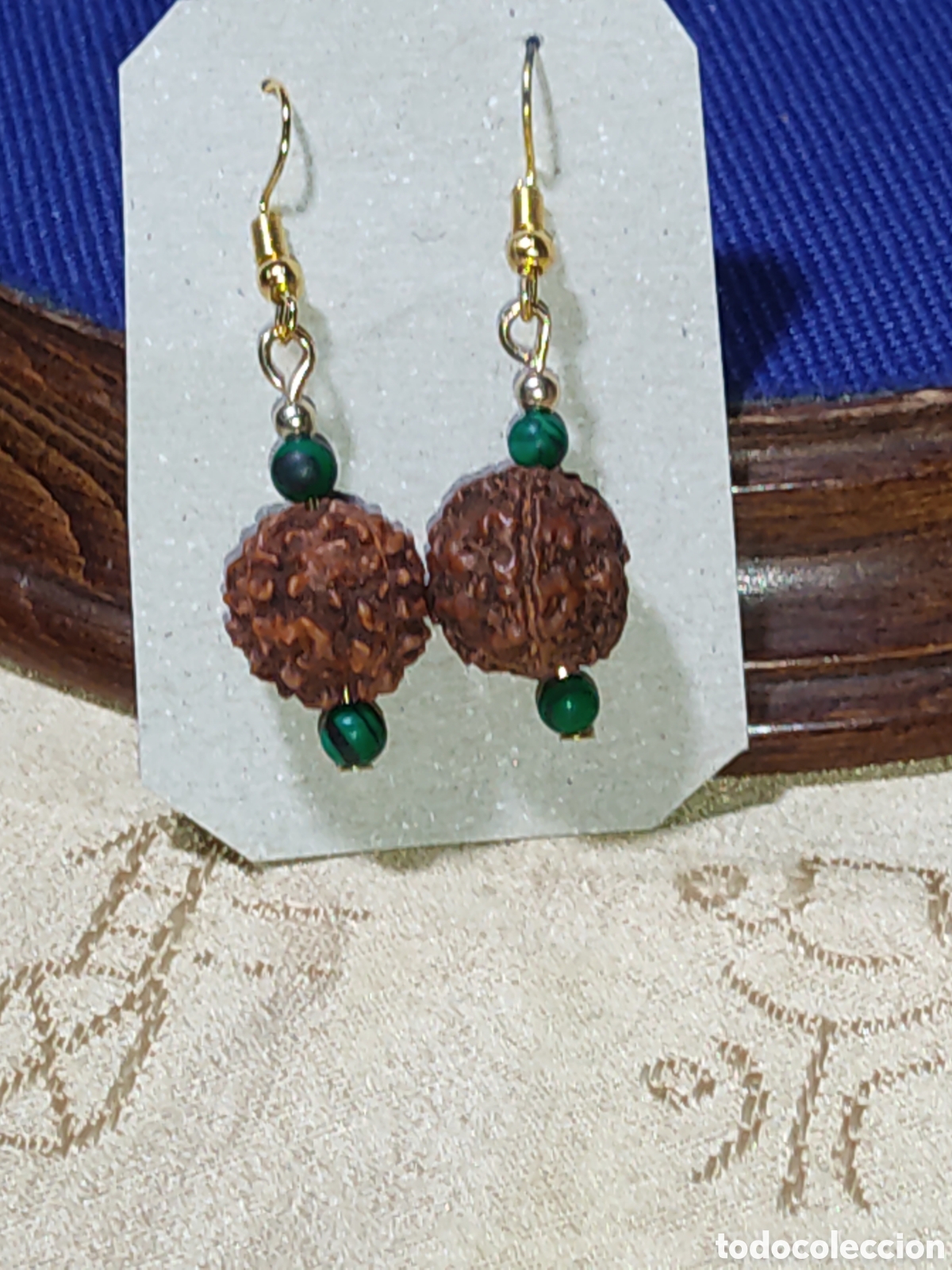 Joyeria: Pendientes de semillas de Mala Rudraksha y bolitas de Malaquita.