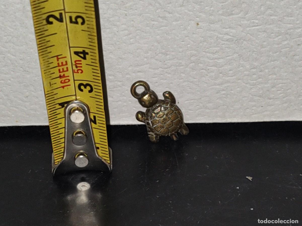 Joyeria: A5- Antiguo Mini Dije De Bronce En Forma De Tortuga - 70s - Foto 2