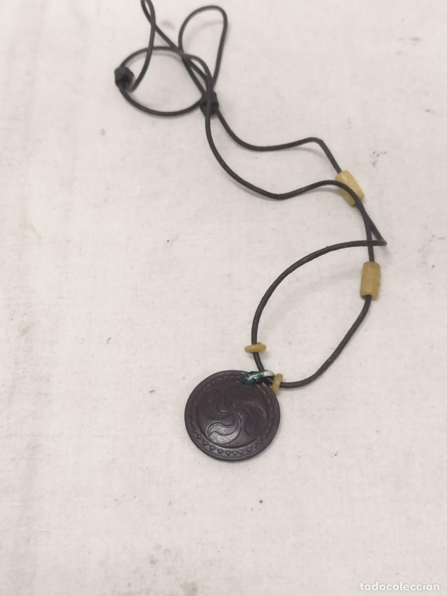 Joyeria: Colgante de cuero Vasco, lauburu. Nacionalista, Euskadi.