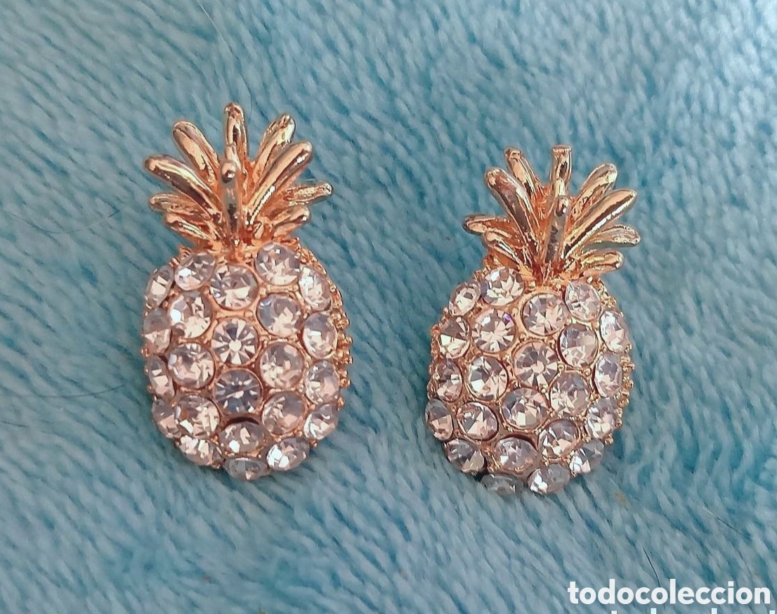 Joyeria: Originales pendientes de bot&oacute;n dorados de racimo pi&ntilde;a con incrustaciones brillantes (frutas) 2,2cm L