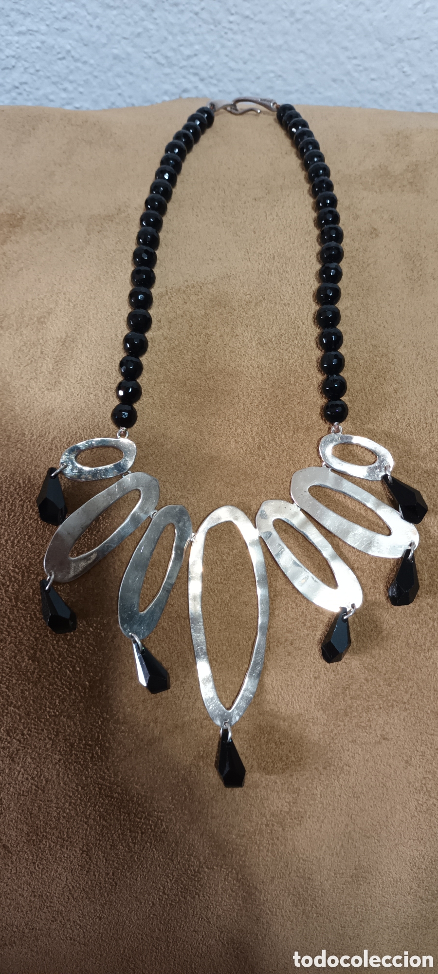 Joaillerie: Collar con centro de discos de plata