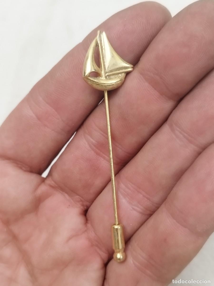 Joyeria: Antiguo broche o aguja de pecho con un barco velero.