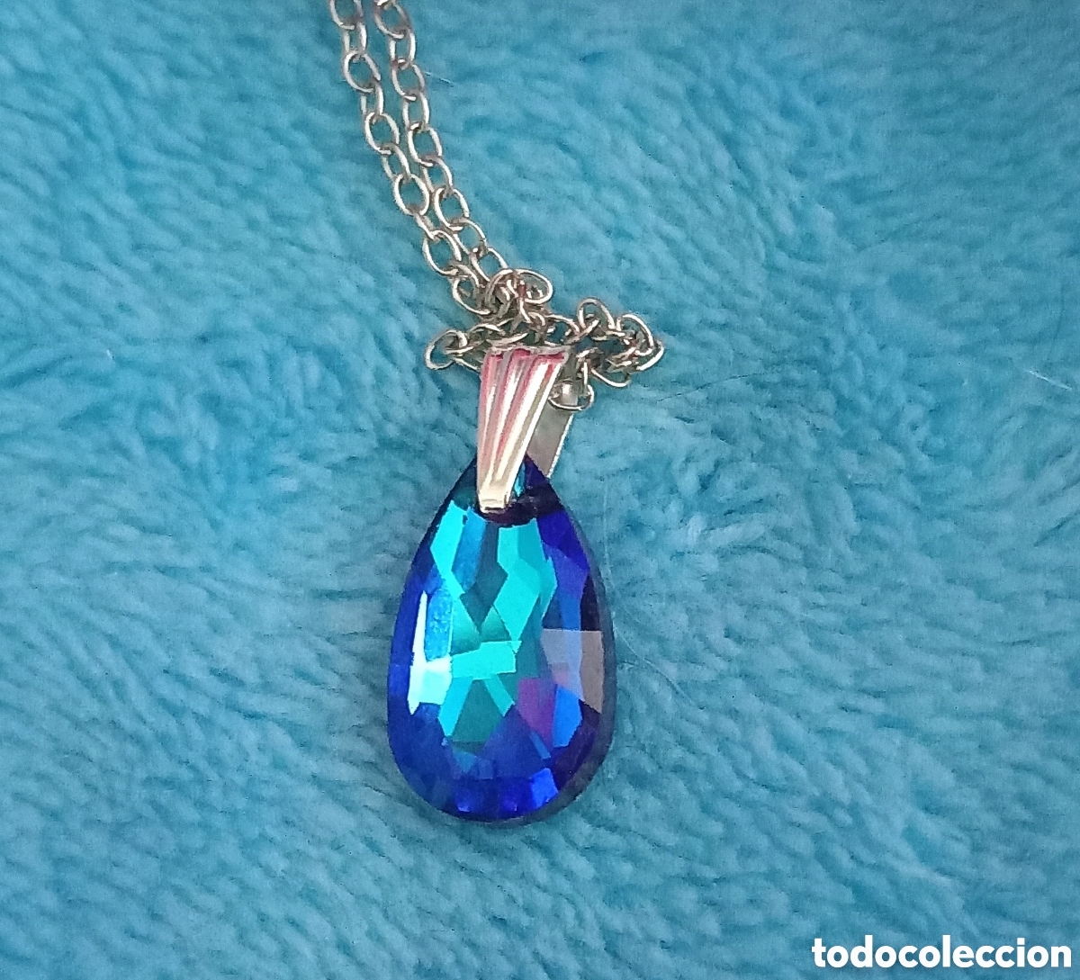 Joaillerie: Original colgante gota de agua de vidrio facetado azul con reflejos + cadena 1,8cm L. Muy bonito