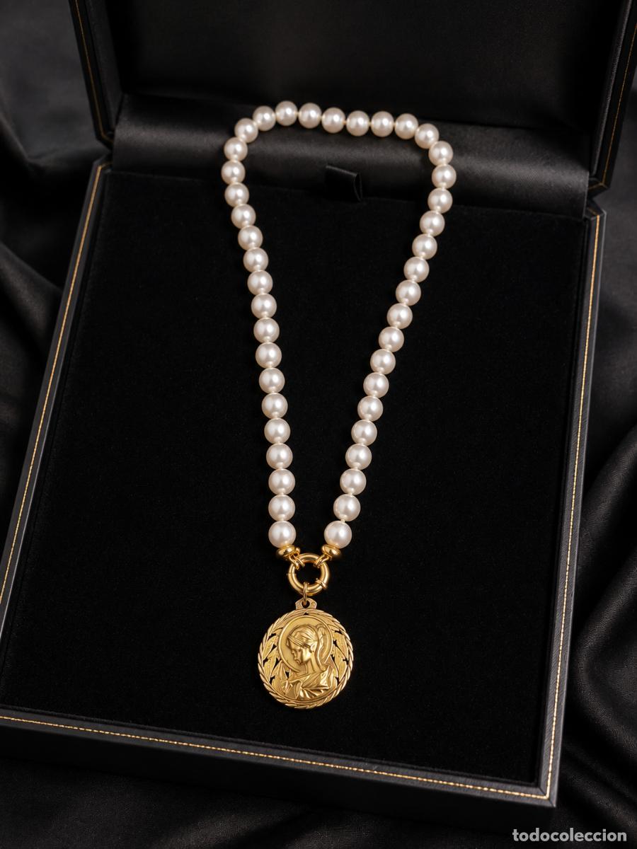 Joyeria: Elegante collar de perlas cultivadas con medall&oacute;n y cierre en oro de 18K (750) &ndash; Joya vintage