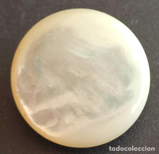 Joyeria: ANTIGUO PENDIENTE DE MADREPERLA NACAR O SIM. H R 3TF OG, 28 MM