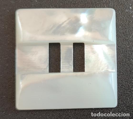 Joyeria: ANTIGUO BOTON O SIM. DE LO QUE PARECE SER MADREPERLA NACAR