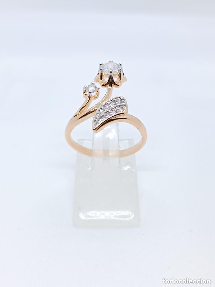 Joyeria: Espectacular anillo en oro y piedras preciosas brillantes