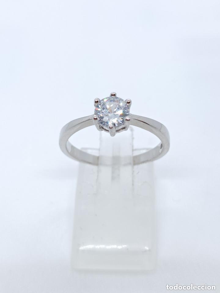 Joyeria: Precioso anillo en plata de ley con circonita talla diamante