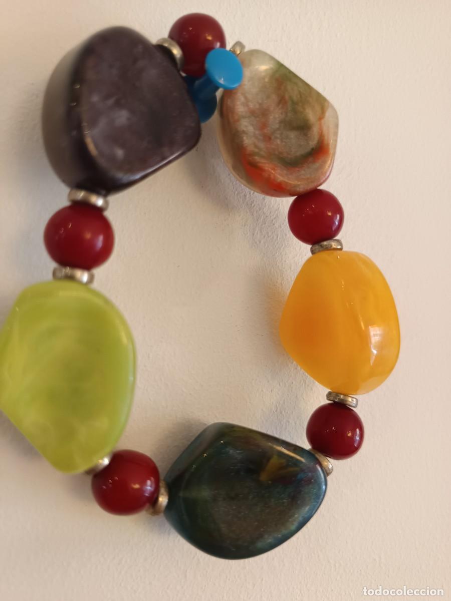 Joyeria: Pulsera el&aacute;stica con cuentas irregulares de resina