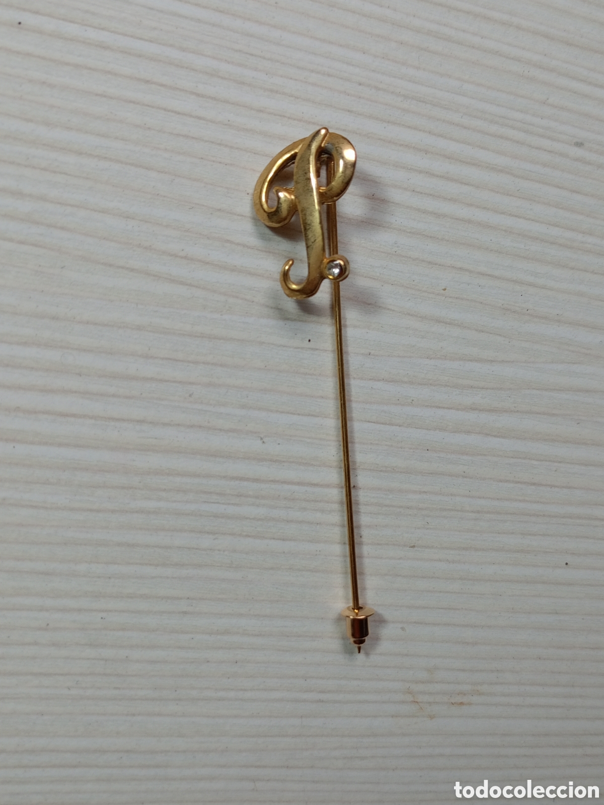 Joyeria: Antigua broche alfiler letra inicial P chapado oro vintage a&ntilde;os 80